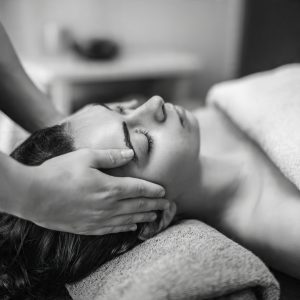 ¿Qué es Masajes Descontracturantes Cerca de Santiago? Acceso a Alivio Profesional